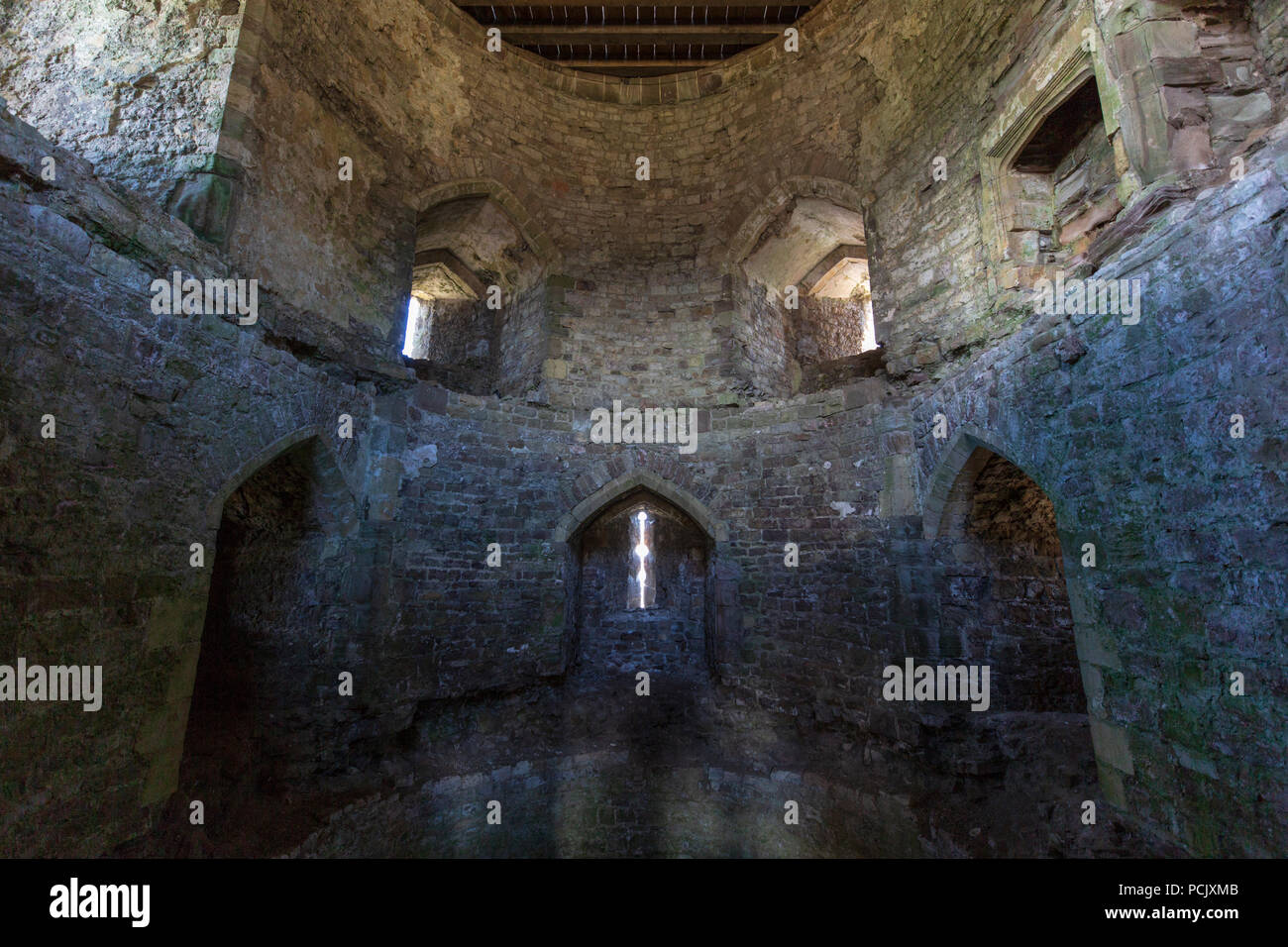 À l'intérieur de la tour de la martre, le château de Chepstow, au Pays de Galles Banque D'Images