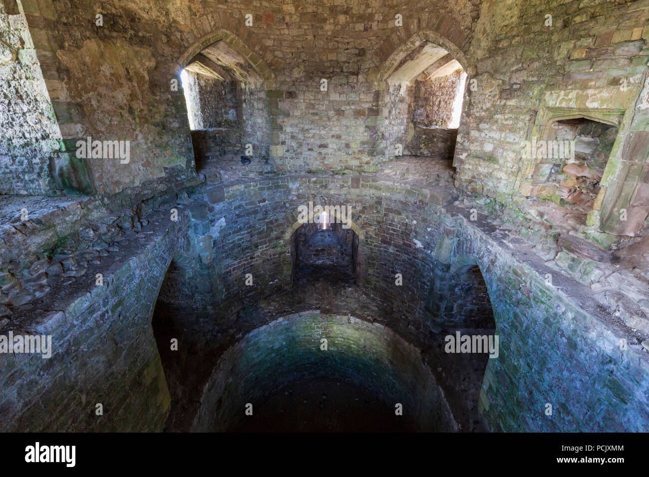 À l'intérieur de la tour de la martre, le château de Chepstow, au Pays de Galles Banque D'Images