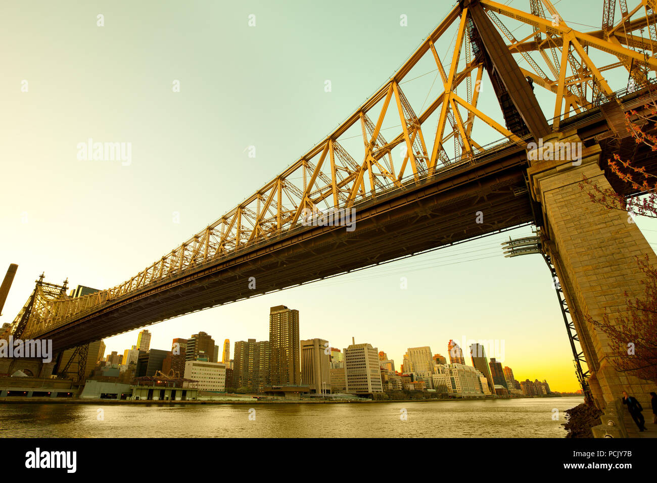 Queensboro Bridge sur la rivière East, Manhattan, New York, NY, USA Banque D'Images