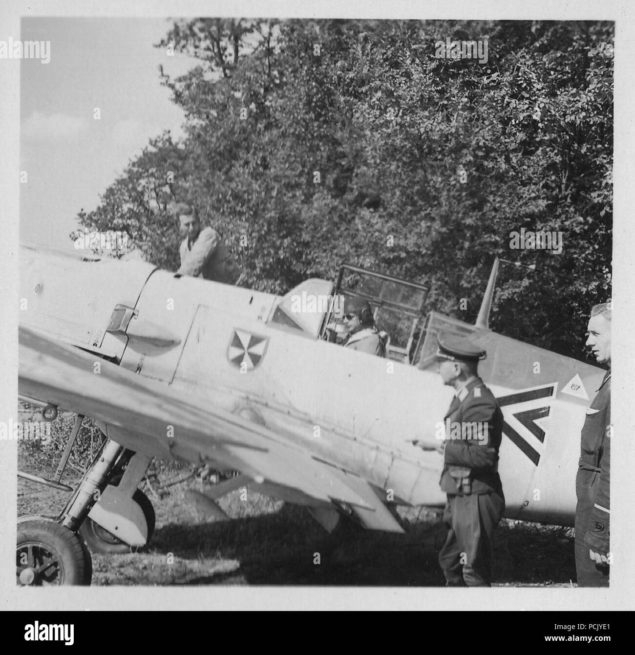 Image à partir d'un album de photos relatives à II. Gruppe, Jagdgeschwader 3 : Hauptmann Erich von Selle, Gruppenkommandeur du II./JG3 à partir du 1er février 1940 au 30 septembre 1940, les taxis de Wierre-au-Bois en France, l'aérodrome de l'été 1940. Banque D'Images
