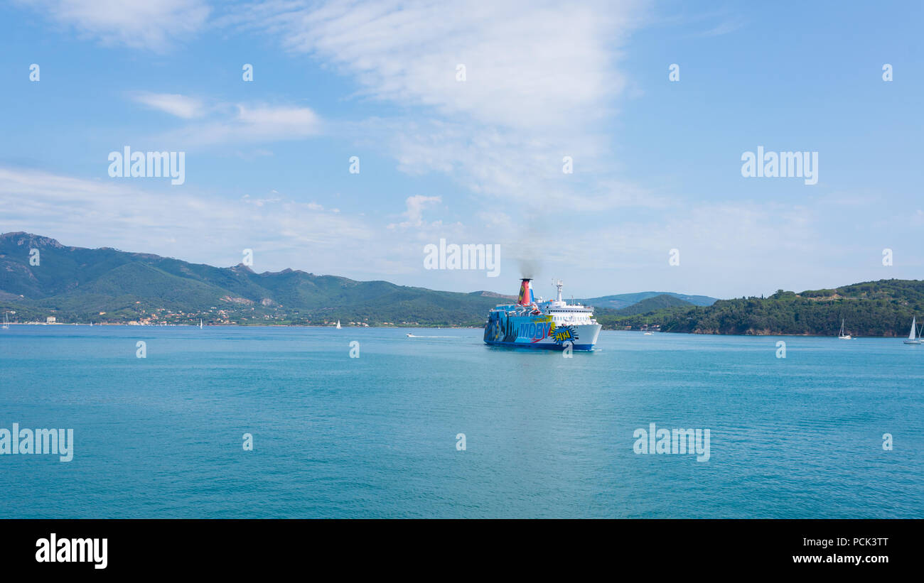 La Moby Line ferry Moby Niki arrive au port de Portoferraio, l'île d'Elbe, Toscane, Italie Banque D'Images