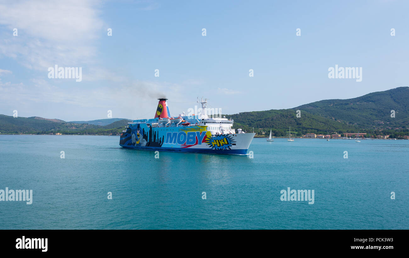 La Moby Line ferry Moby Niki arrive au port de Portoferraio, l'île d'Elbe, Toscane, Italie Banque D'Images