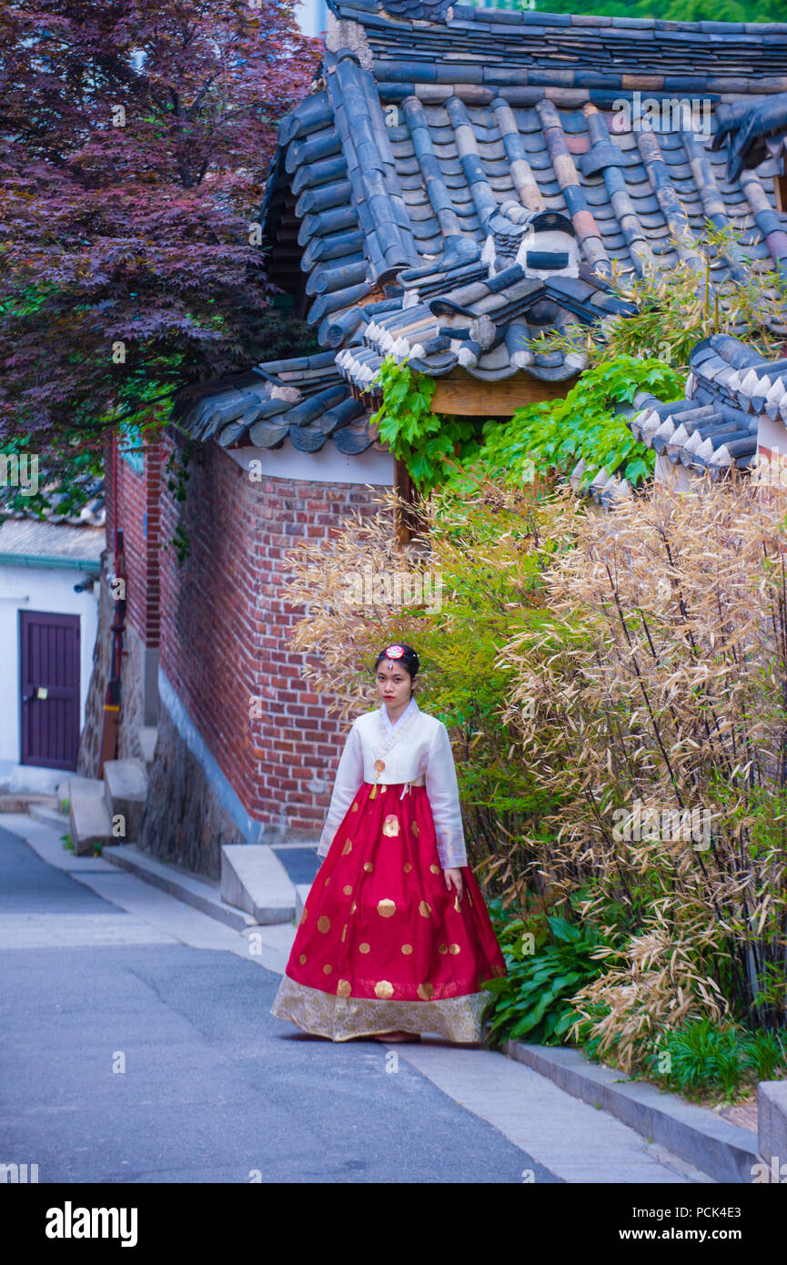 Femme coréenne portant une robe Hanbok à Séoul en Corée Banque D'Images