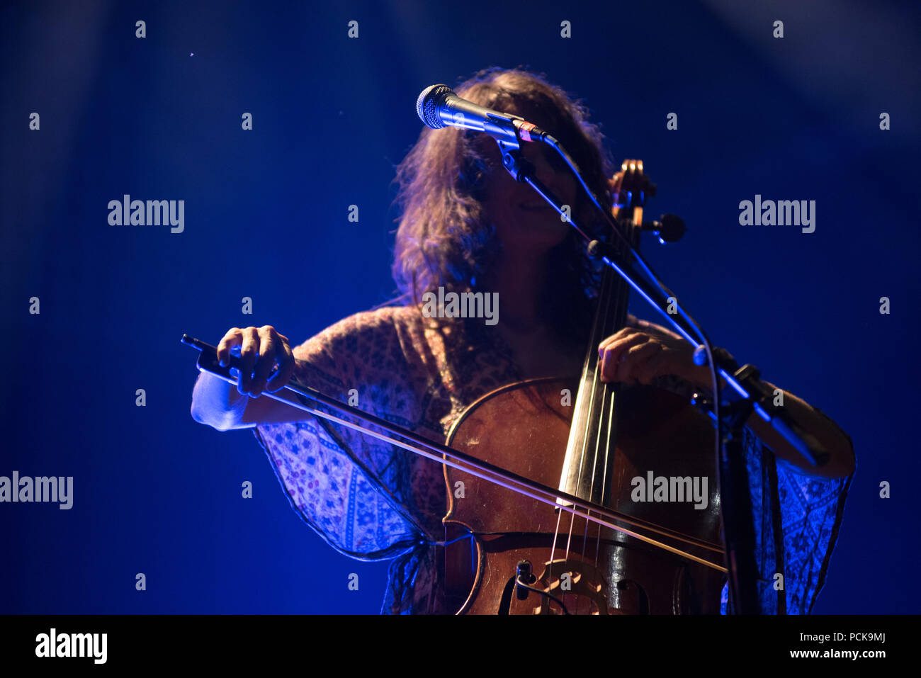 BONTIDA POUR, Roumanie - 21 juillet 2018 : groupe de musique expérimentale maman jouer en live lors d'un concert au Festival du château électrique Banque D'Images