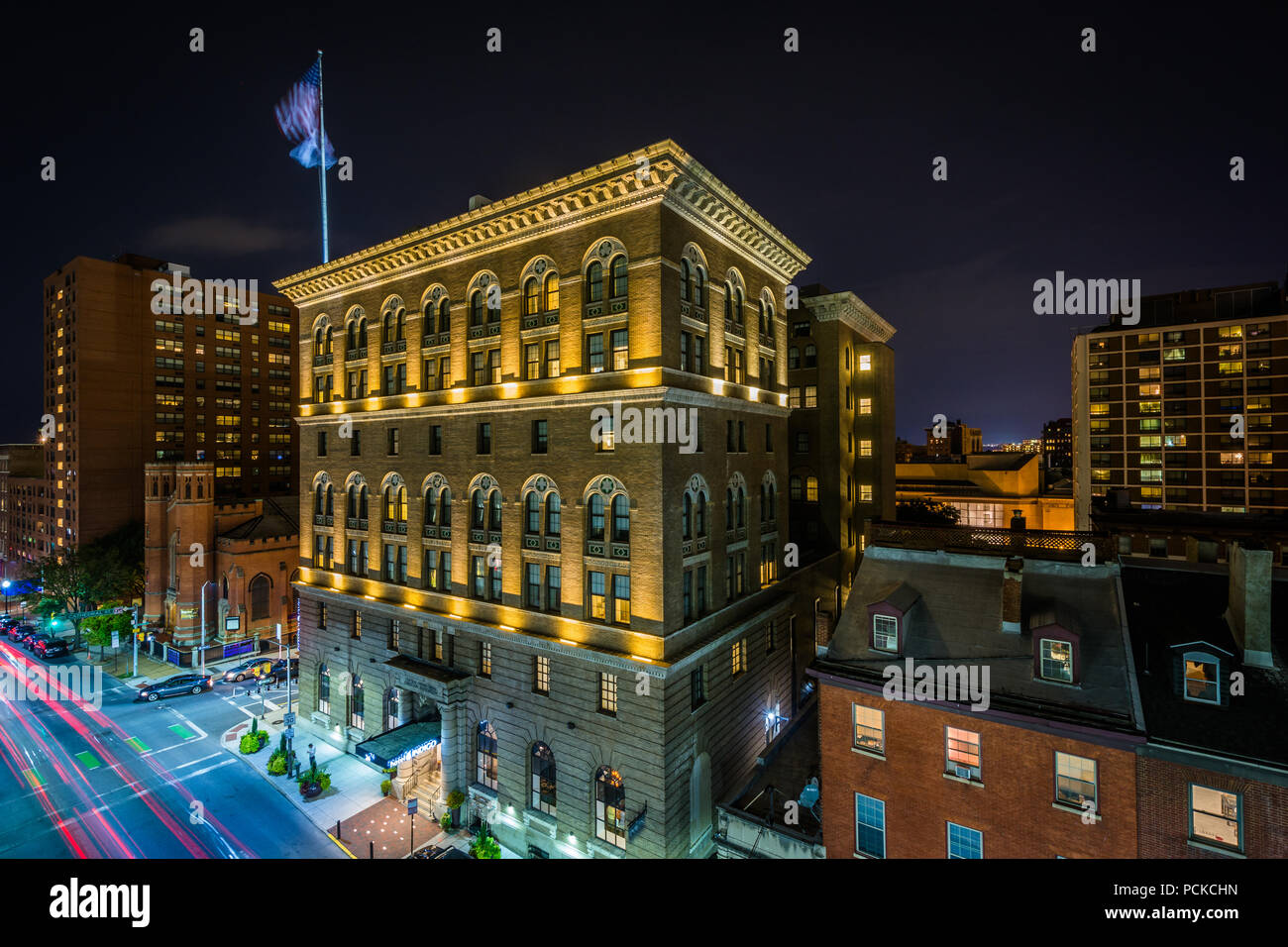 Franklin Street at night, à Mount Vernon, Baltimore, Maryland Banque D'Images