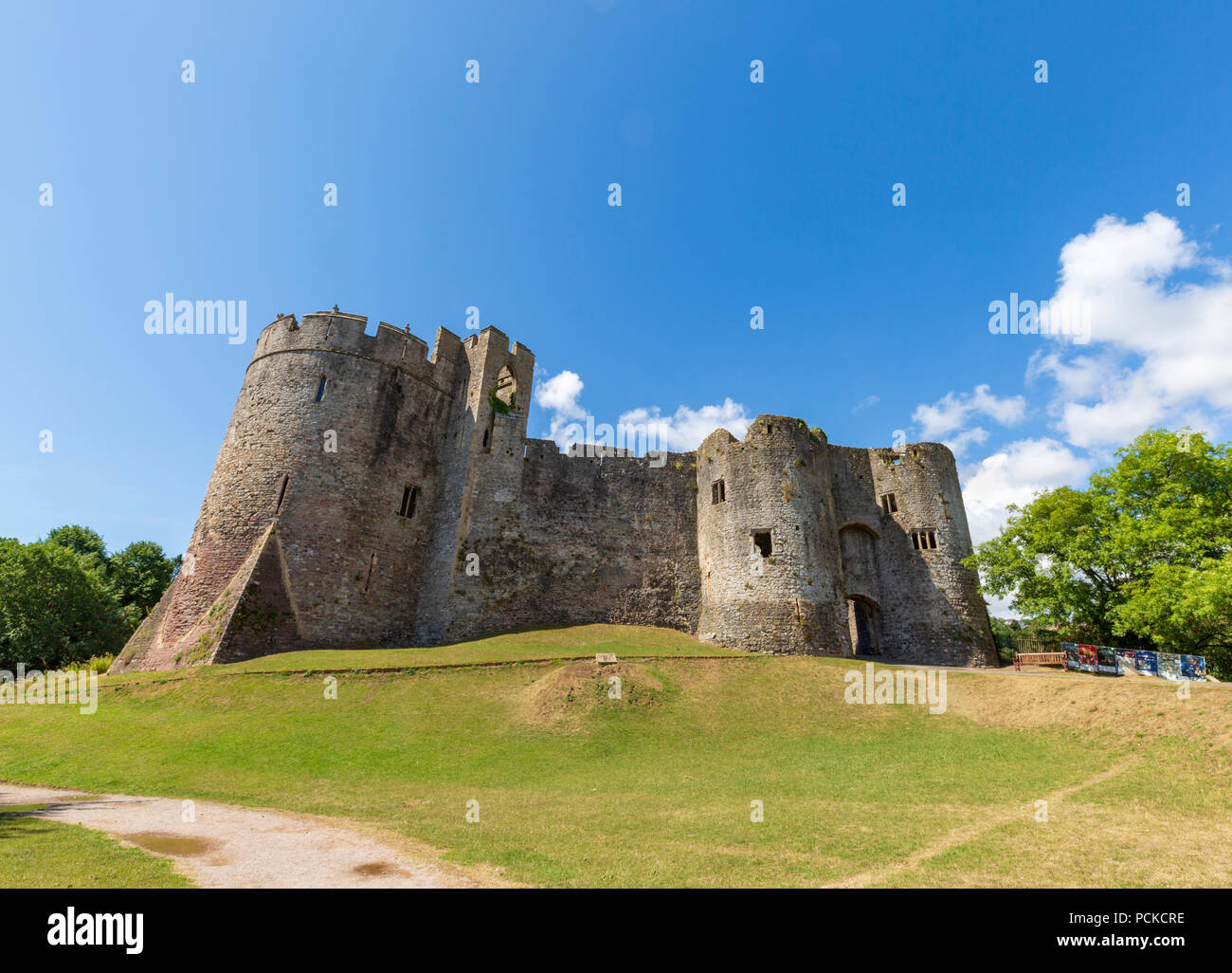 L'entrée principale pour le château de Chepstow, au Pays de Galles Banque D'Images