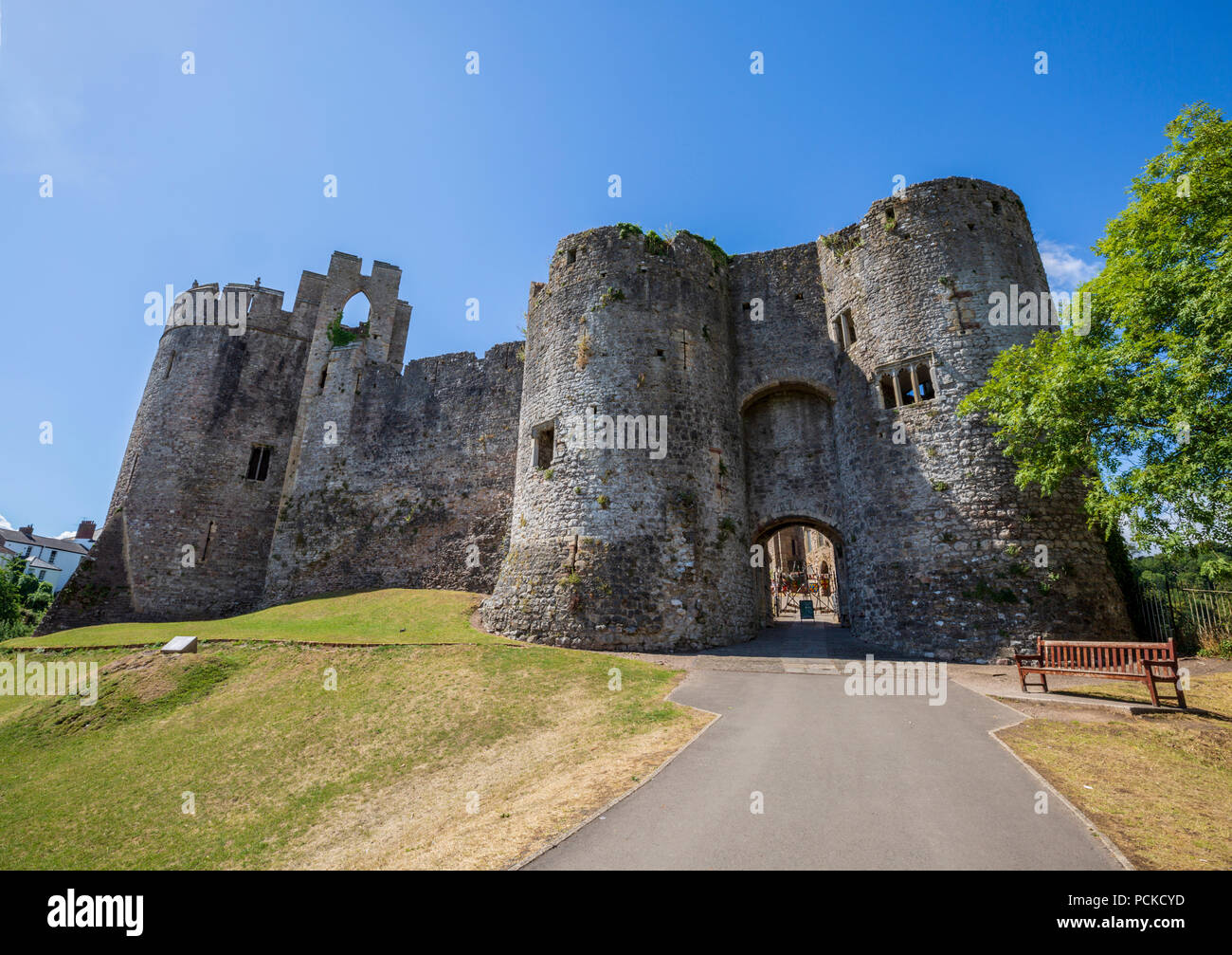 L'entrée principale pour le château de Chepstow, au Pays de Galles Banque D'Images