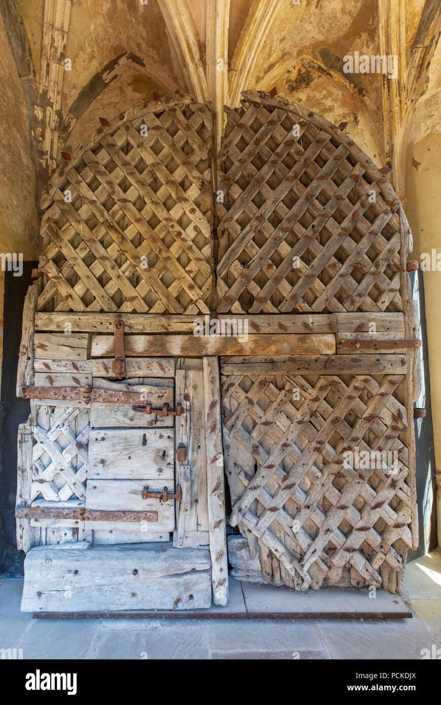 Portes du château la plus ancienne de l'Europe au château de Chepstow, au Pays de Galles Banque D'Images