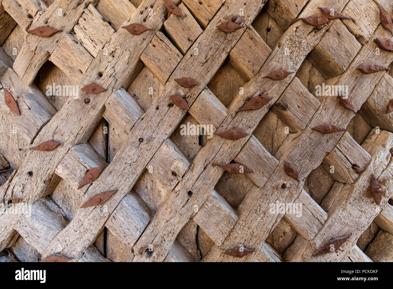 Détail de la porte d'entrée principale, la plus ancienne porte du château en Europe, au château de Chepstow, au Pays de Galles Banque D'Images