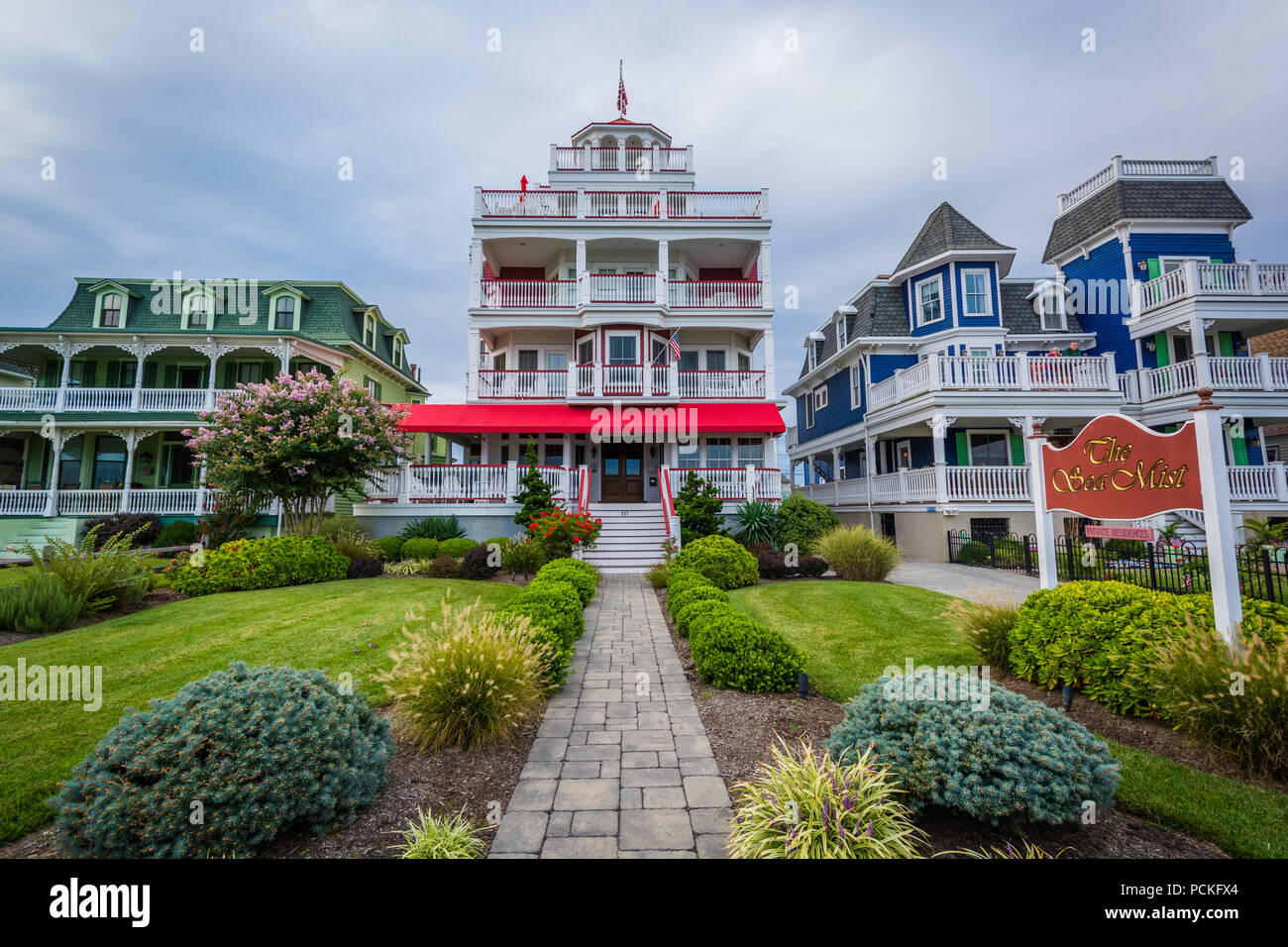 Maisons au bord de l'Avenue de la plage à Cape May, New Jersey. Banque D'Images