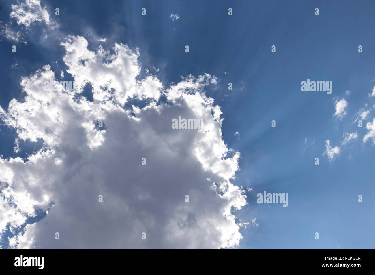 Ciel bleu et nuages, Big Sky Country, Montana, USA Banque D'Images