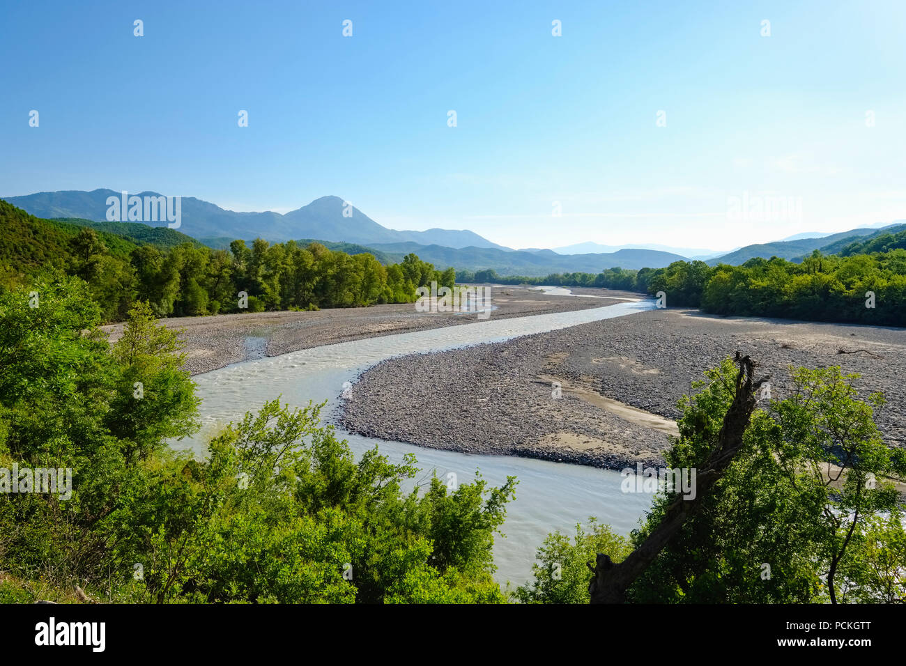 River Sarandaporos, région frontalière, Qar Gjirokastra, l'Albanie, l'Épire, Grèce Banque D'Images
