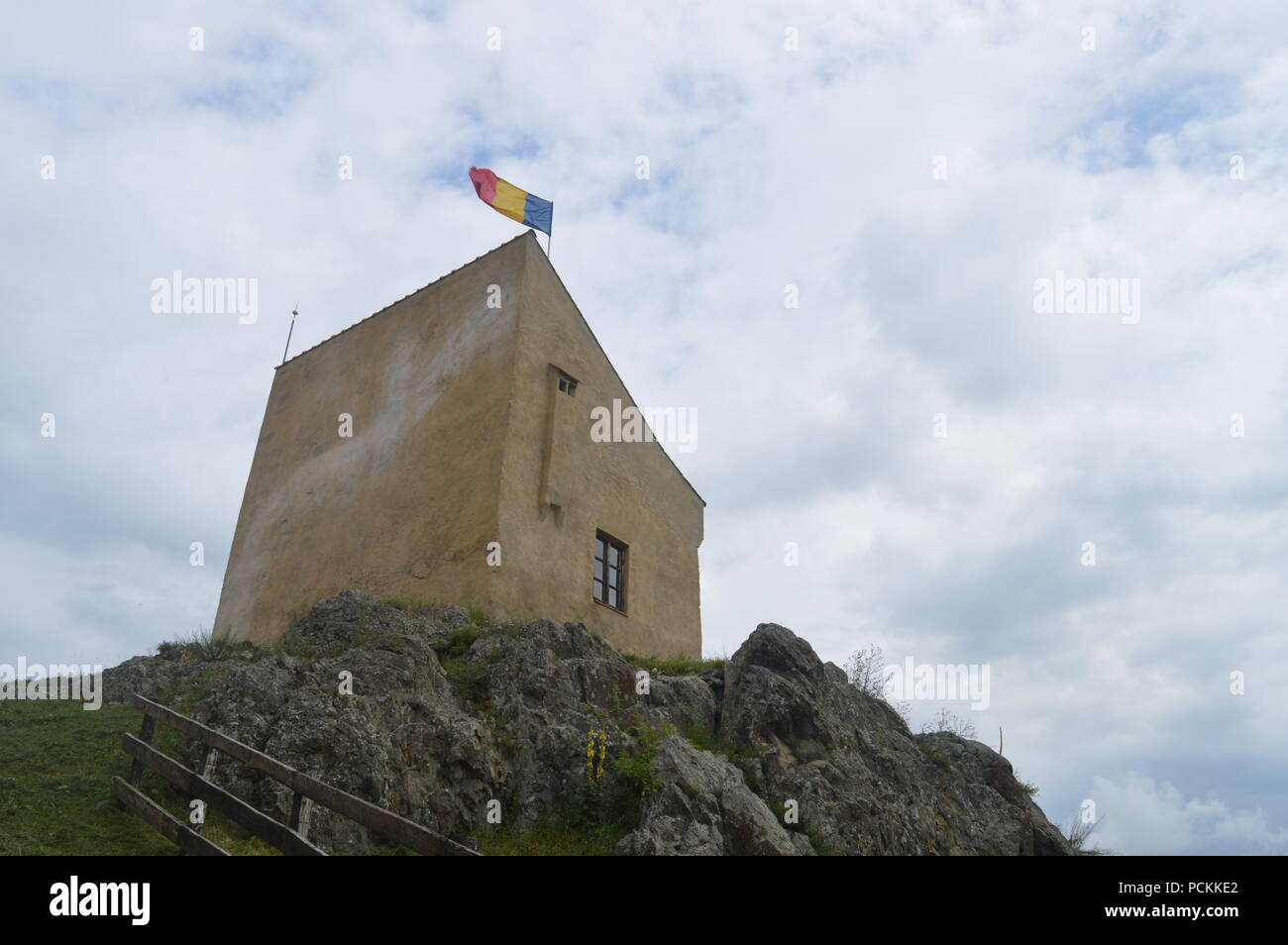 Brasov forteresse sur une colline, la Transylvanie Banque D'Images