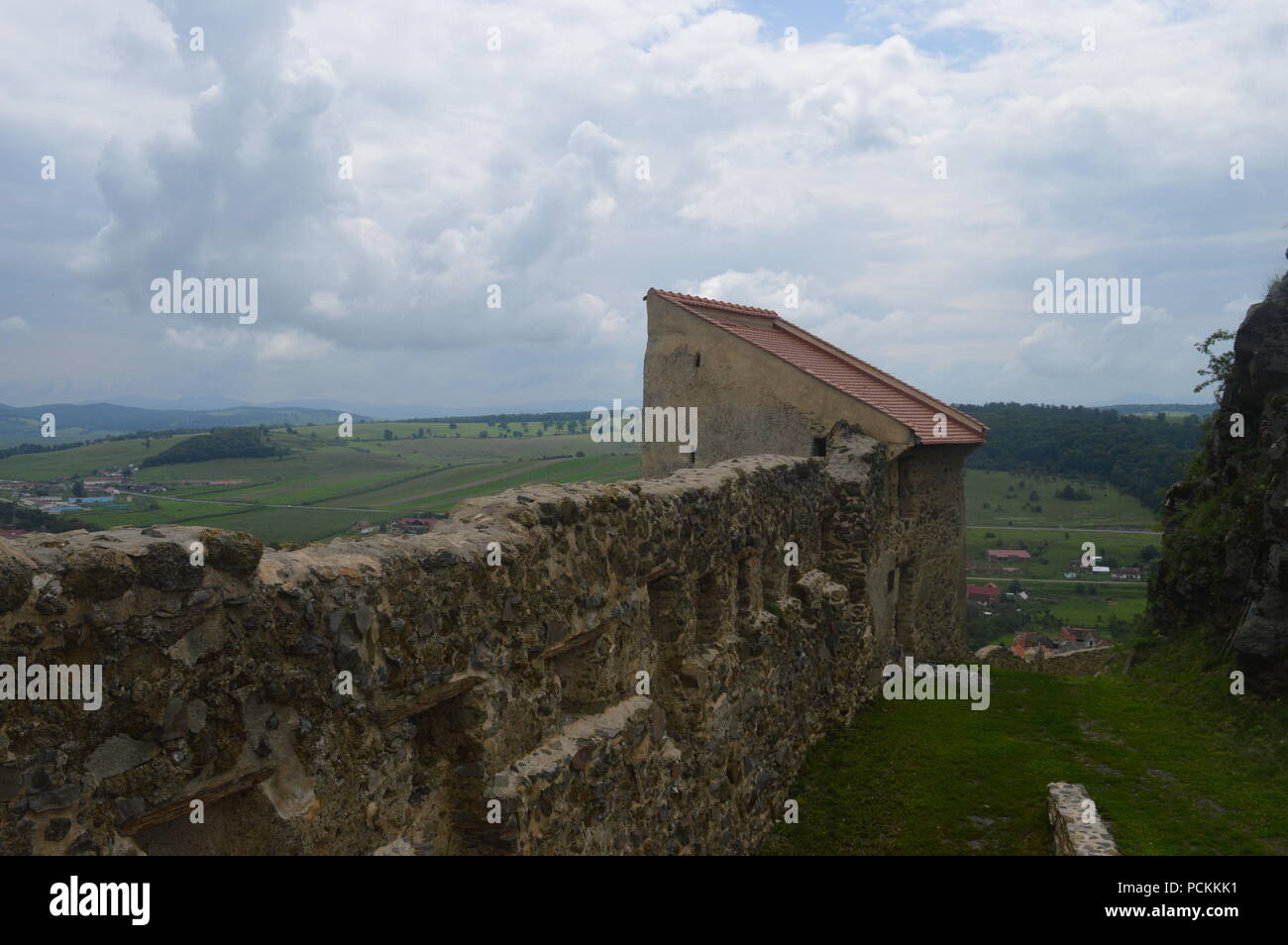 Brasov forteresse sur une colline, la Transylvanie Banque D'Images