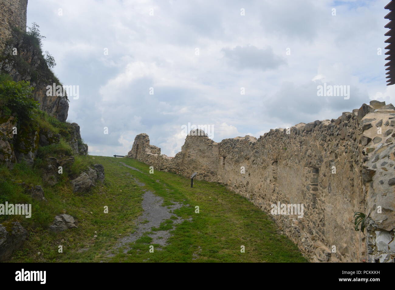 Brasov forteresse sur une colline, la Transylvanie Banque D'Images