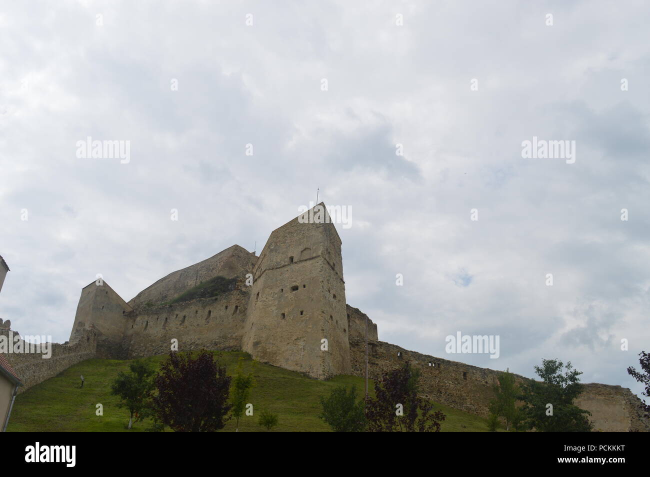 Brasov forteresse sur une colline, la Transylvanie Banque D'Images