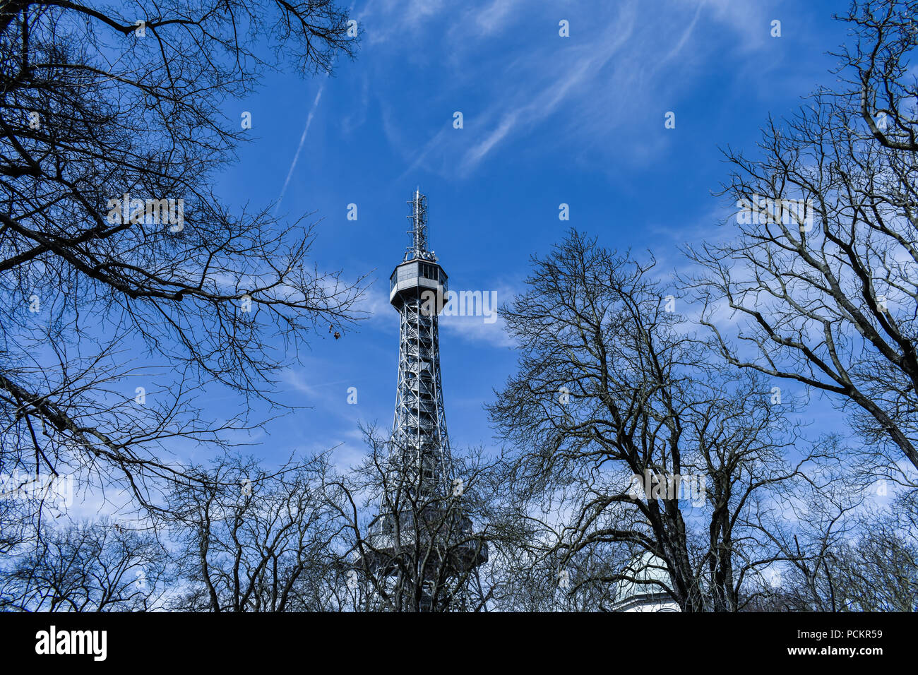 La tour d'observation de Petřín est un 63,5 mètres de haut cadre acier tour à Prague, qui ressemble fortement à la Tour Eiffel. Banque D'Images