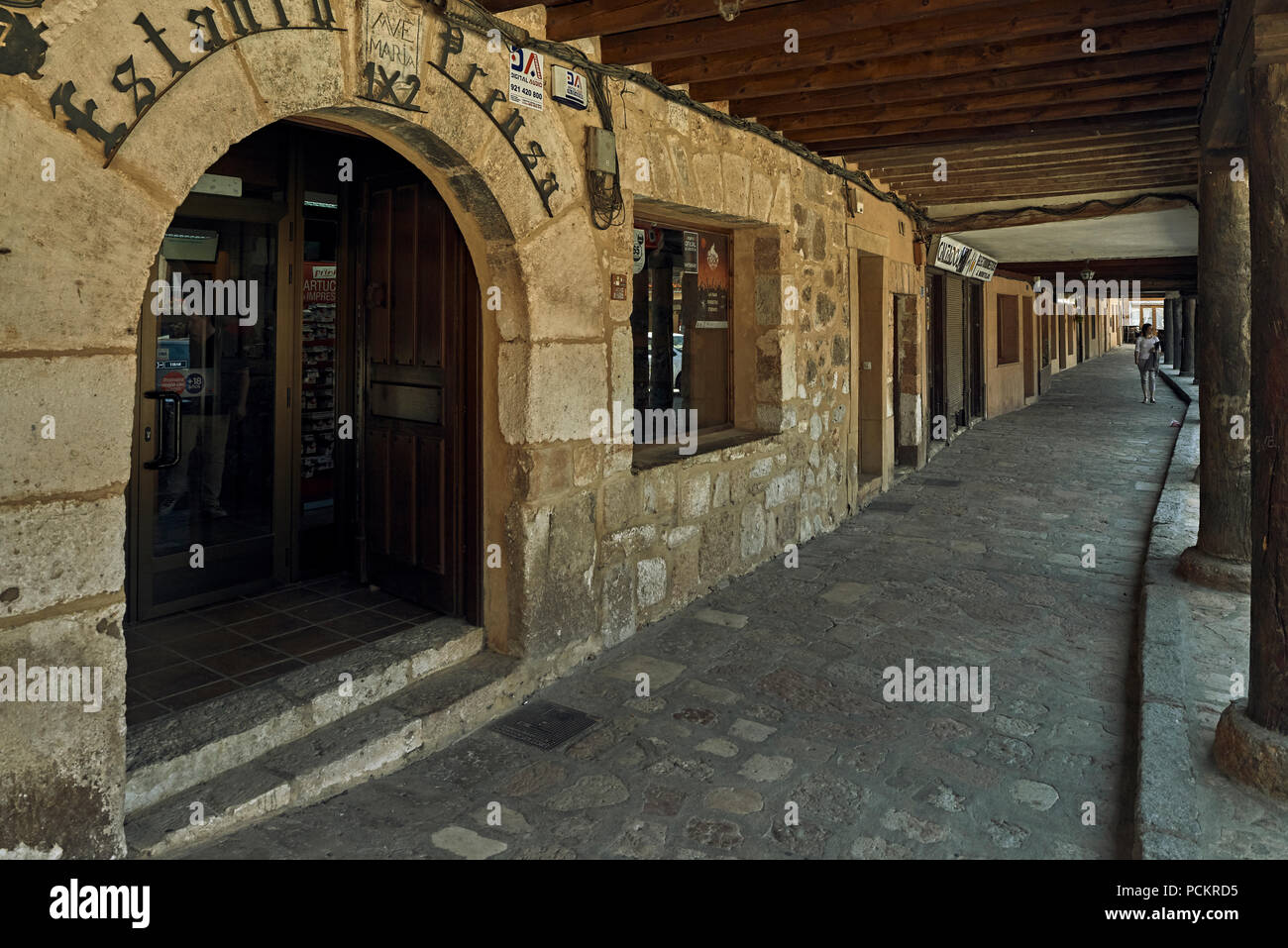 Vieilles arcades de la place principale de la ville de Campos, ville de Ségovie, déclarée plus belle en Espagne, Castille et Léon, de l'Europe Banque D'Images