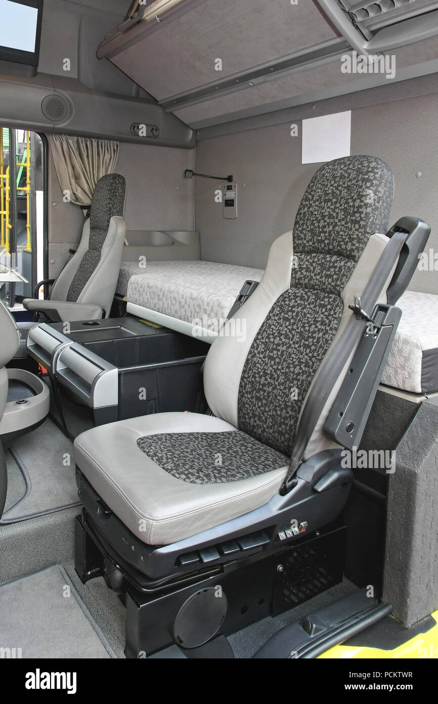 À l'intérieur de cabine de camion avec lits superposés Banque D'Images