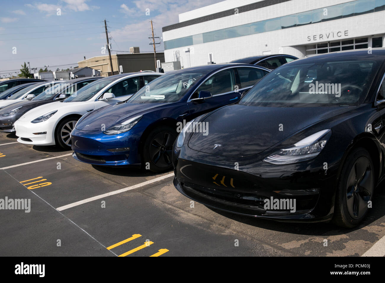 Modèle Tesla 3 des véhicules électriques à un emplacement du magasin Tesla de Littleton, Colorado, le 22 juillet 2018. Banque D'Images