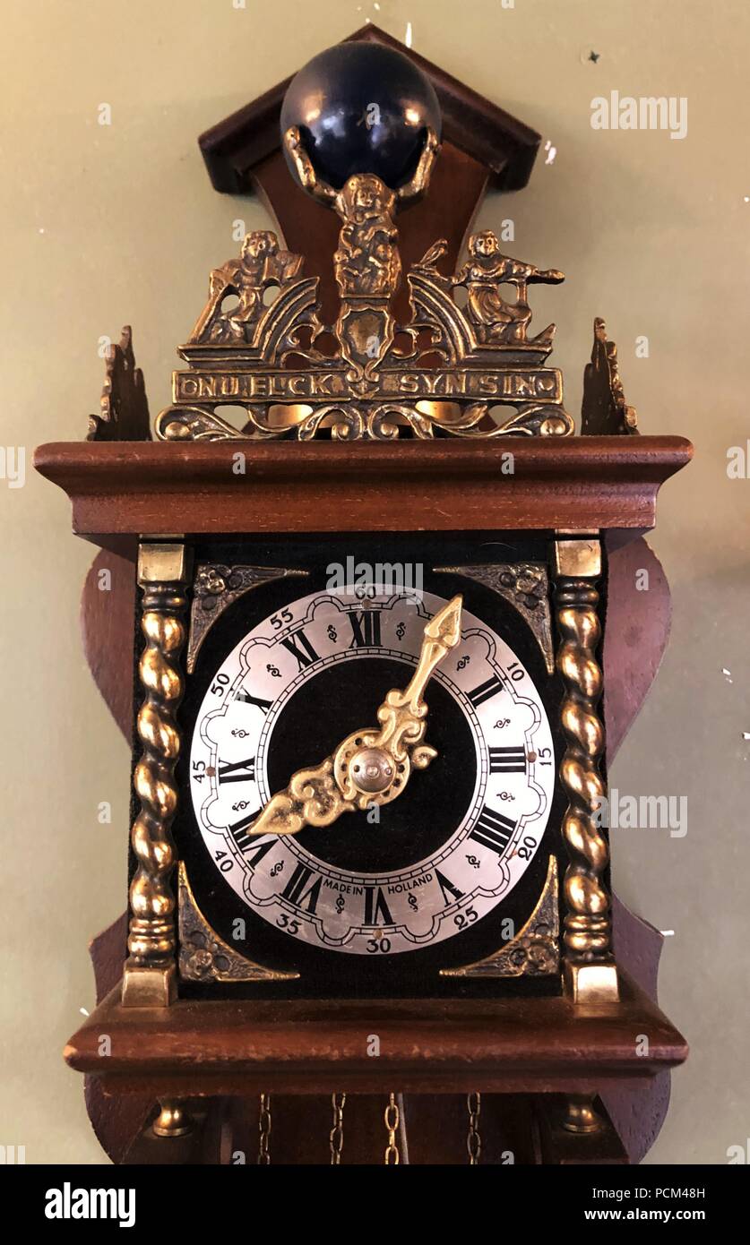 Thomas Tompion Triple Chime Mantel/Mantle Clock Howard Miller 612-436 