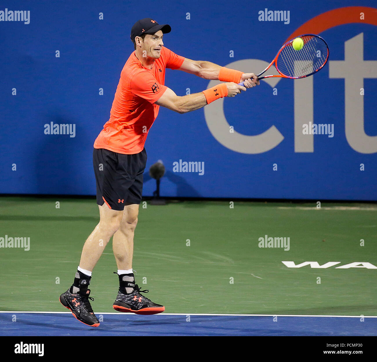 2 août 2018 : Andy Murray s'étend sur un tir de revers au cours d'un match de tennis ouvert Citi à Rock Creek Park, à Washington DC. Justin Cooper/CSM Banque D'Images
