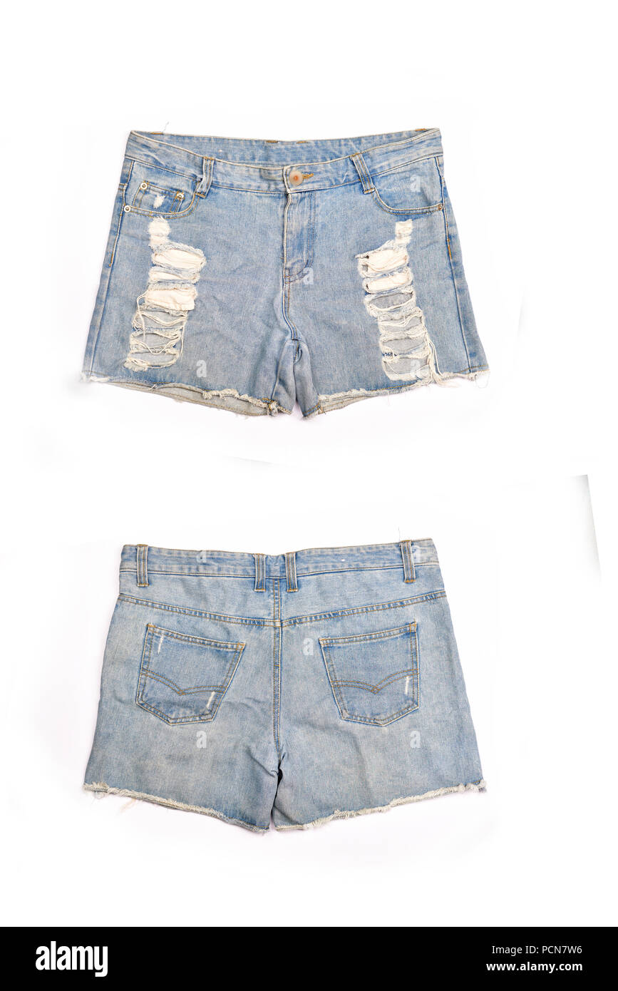 Short en jean bleu sur fond blanc. Banque D'Images