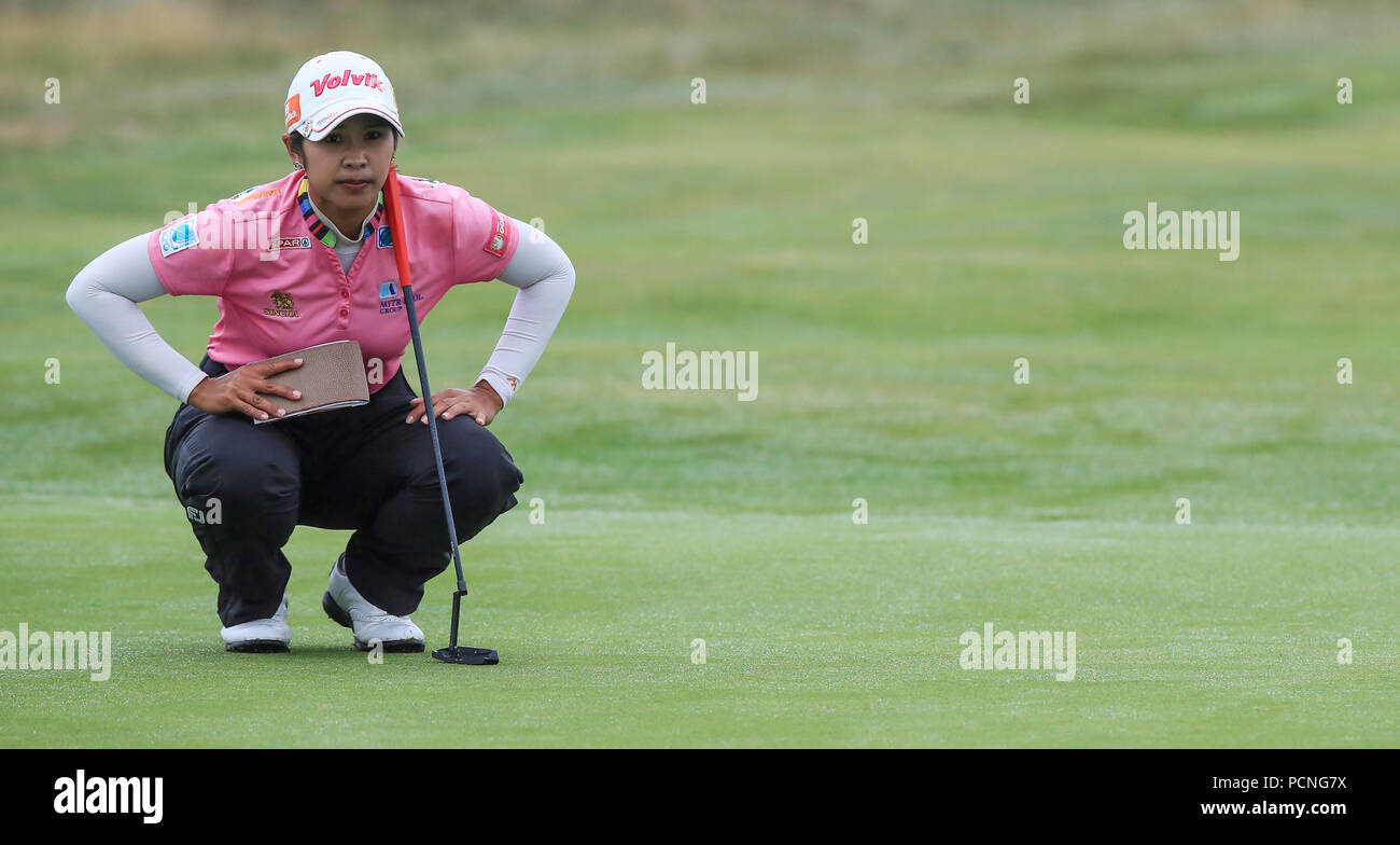 La Thaïlande est Pornanong Phatlum joue 15ème green au cours de la deuxième journée de la Ricoh Women's British Open au Royal Lytham & St Annes Golf Club. ASSOCIATION DE PRESSE Photo, Photo date : 3 août 2018 Frisday. Voir l'ACTIVITÉ DE GOLF histoire des femmes. Crédit photo doit se lire : Peter Byrne/PA Wire. RESTRICTIONS : un usage éditorial uniquement. Pas d'utilisation commerciale. Banque D'Images