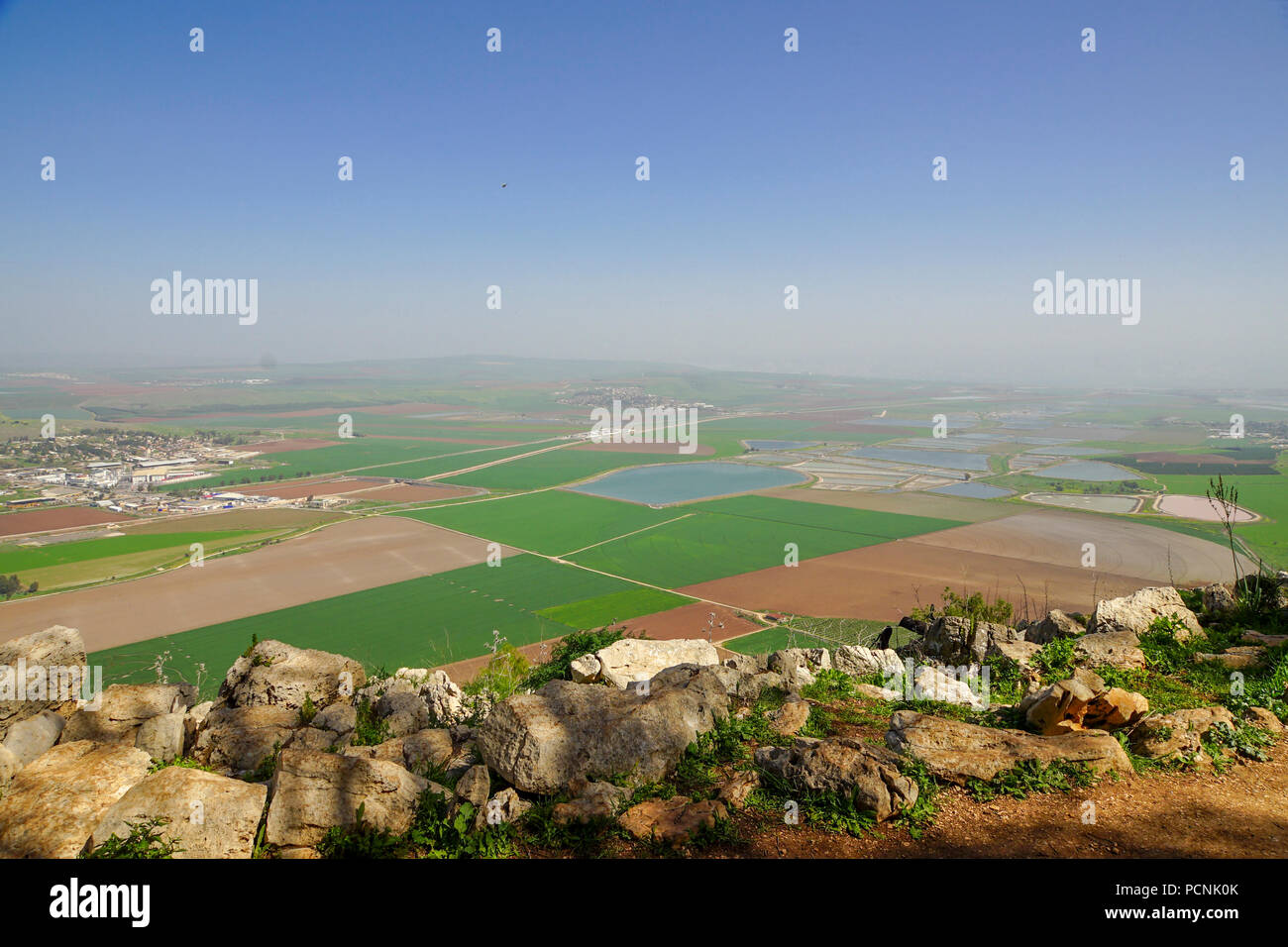 Le mont Gilboa point d'observation avec une vue sur la vallée de Jezreel Banque D'Images