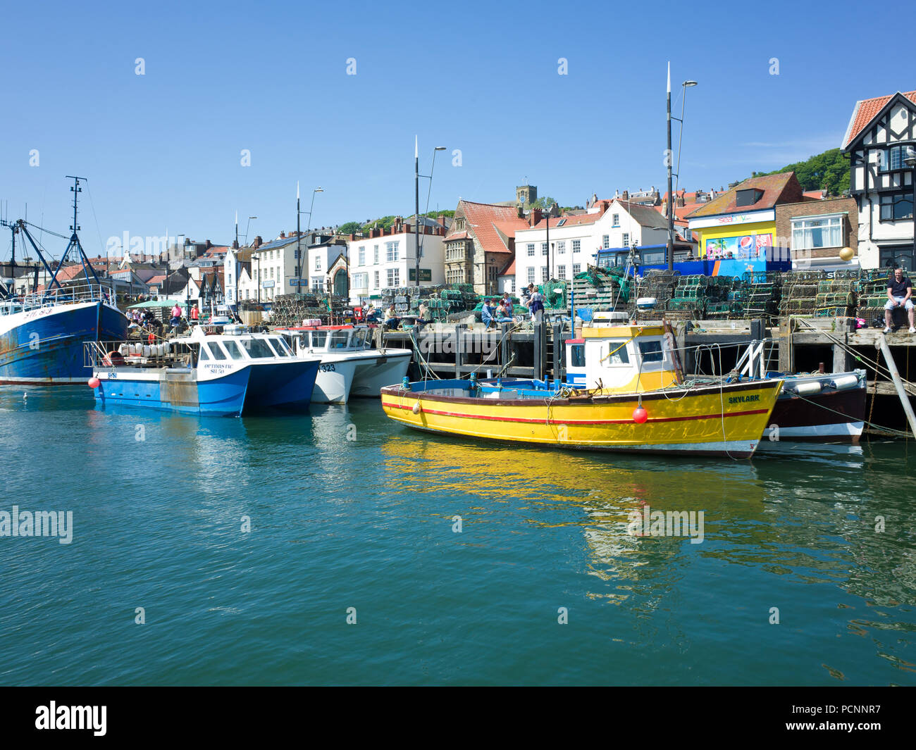 Le port de Scarborough, North Yorkshire Coast UK bateaux de pêche Banque D'Images