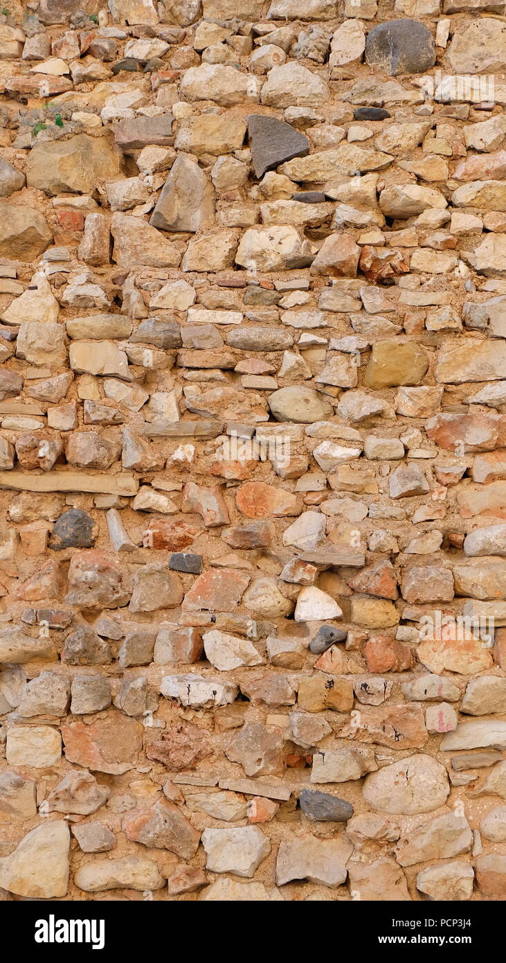 Brown mur construit de grosses pierres empiler l'une sur l'autre Banque D'Images