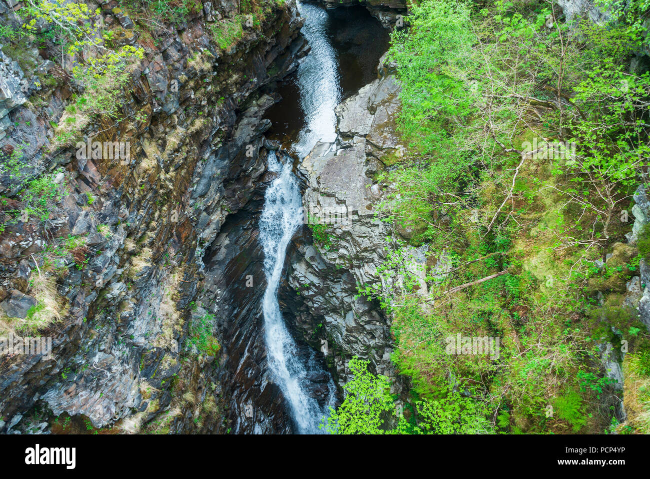 Gorge de corrishalloch et chutes de measach vues dans un matin nuageux Banque D'Images