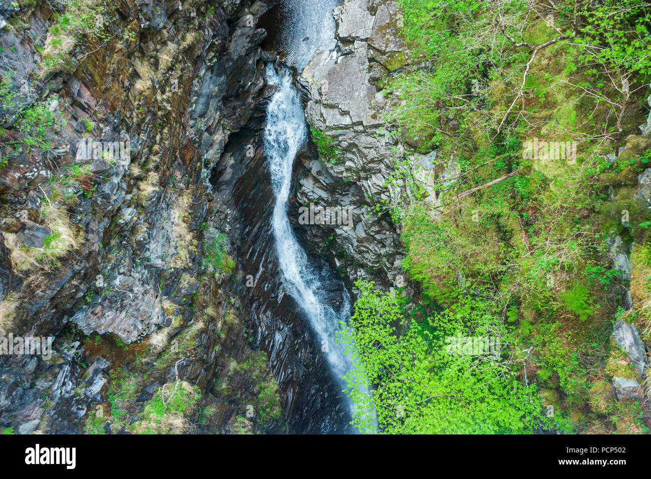 Gorge de corrishalloch et chutes de measach vues dans un matin nuageux Banque D'Images