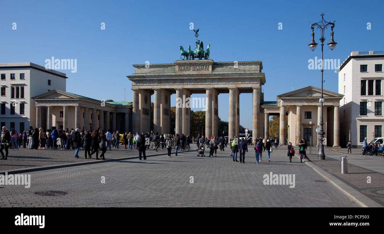 1788-91 von Carl Gotthard Langhans, Ansicht vom Pariser Platz aus Richtung Westen Banque D'Images