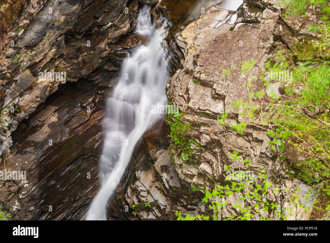Gorge de corrishalloch et chutes de measach vues dans un matin nuageux Banque D'Images