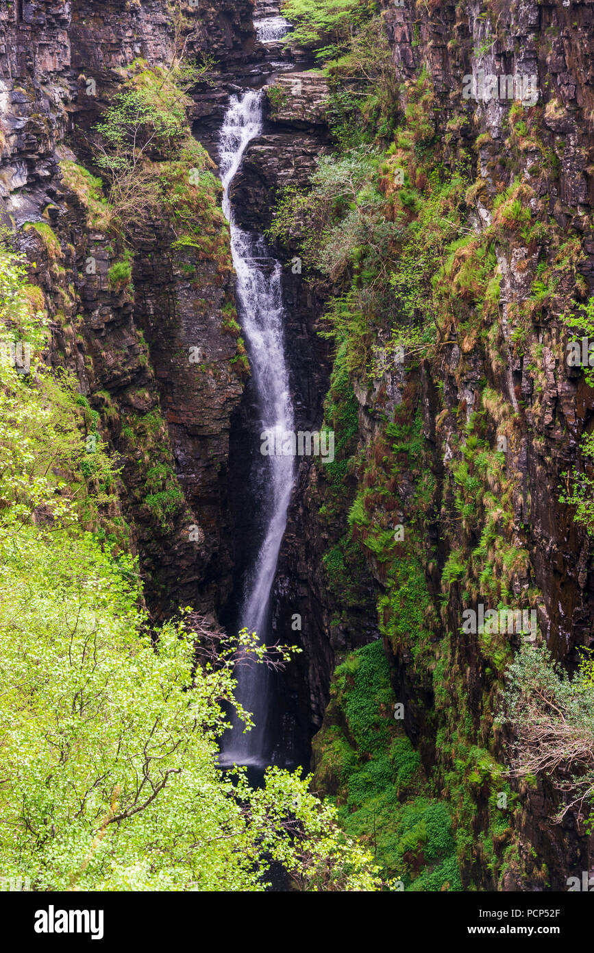 Gorge de corrishalloch et chutes de measach vues dans un matin nuageux Banque D'Images