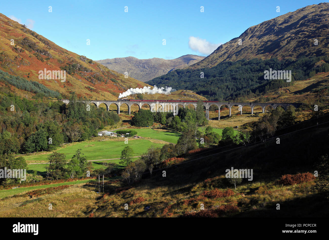 44871 chefs sur viaduc de Glenfinnan avec le service Jacobite sur 1.10.16. Banque D'Images