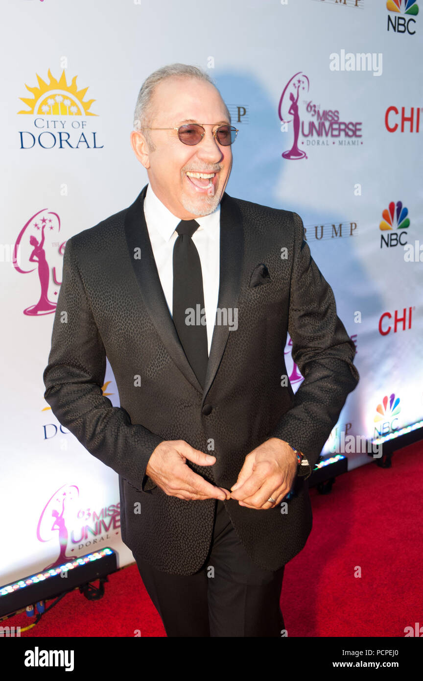 DORAL, FL - le 25 janvier : Emilio Estefan assiste au 63e Congrès annuel de défilé de Miss Univers Tapis Rouge à Trump Doral National le 25 janvier 2015 à Doral en Floride, les gens : Emilio Estefan Banque D'Images