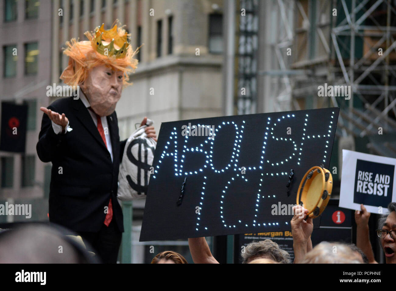 Supprimer 'ICE' rallye sur Wall Street à Manhattan. Banque D'Images