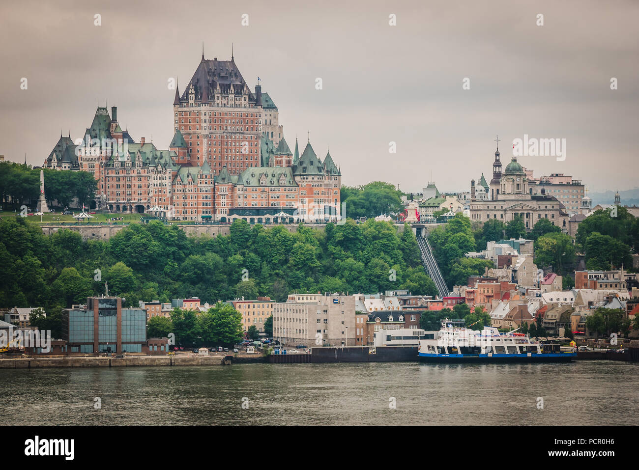 Vue de la ville de Québec à travers le fleuve saint-laurent Banque D'Images