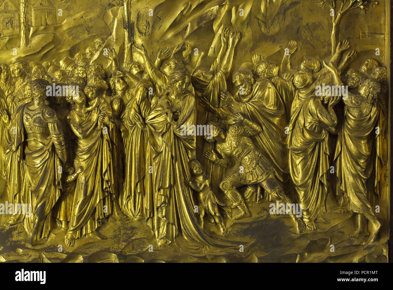 Israélites traverser la mer Rouge représentée dans le panneau en bronze