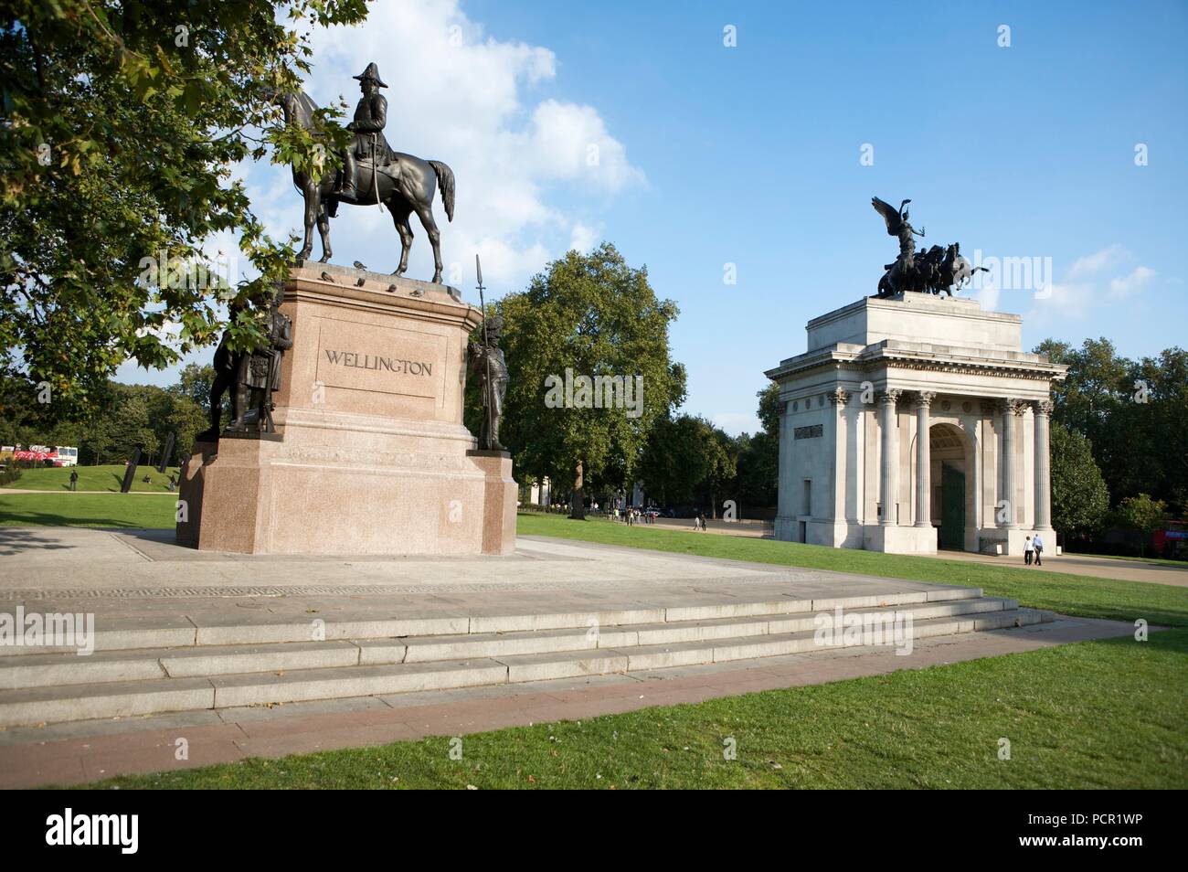 Statue du duc de Wellington et la Wellington Arch, London, c1980-c2017. Artiste : Angleterre historique commandé photographe. Banque D'Images
