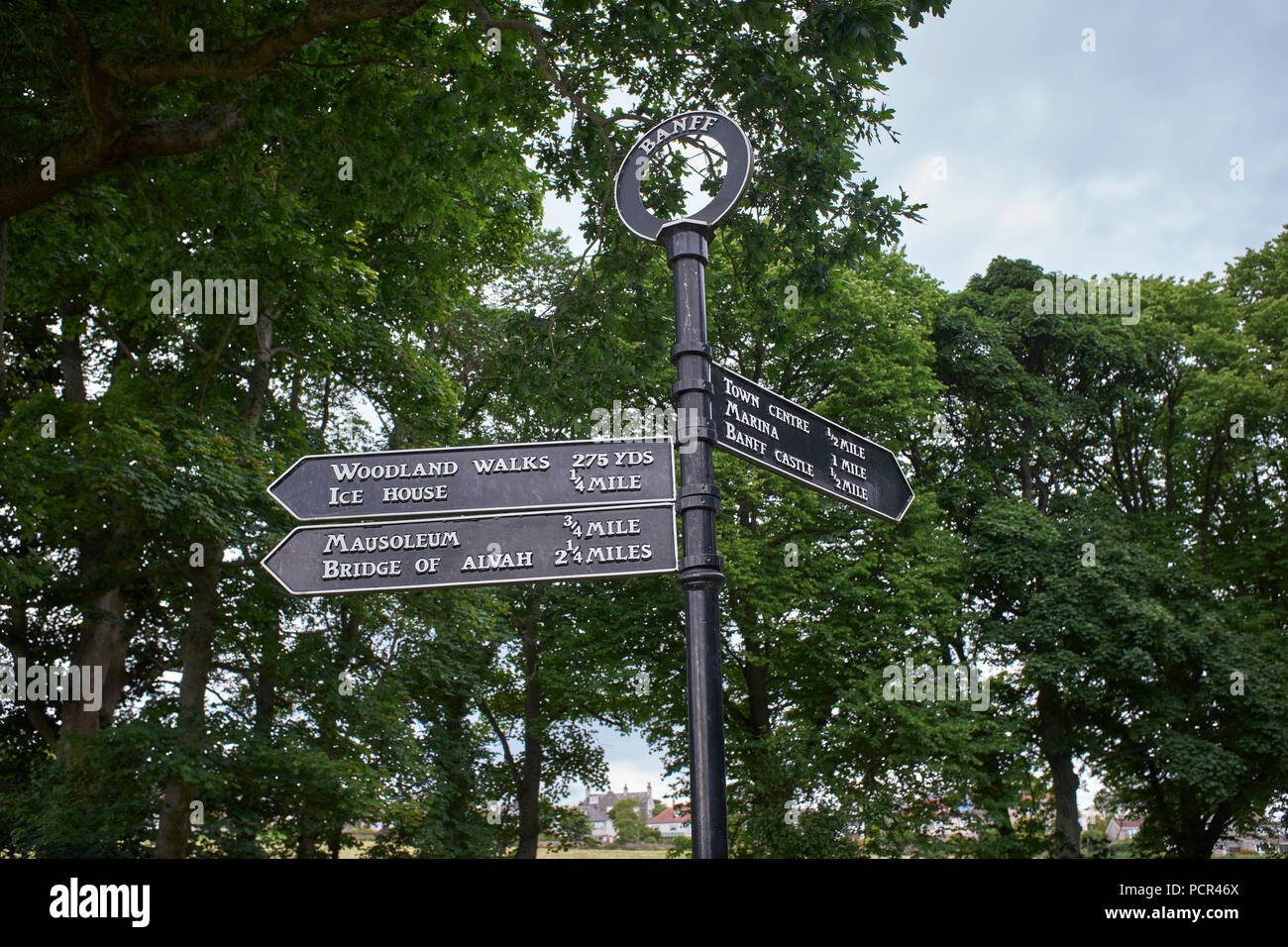 Visiteur se connecter poster pour les promenades dans le parc de Duff House. Banque D'Images