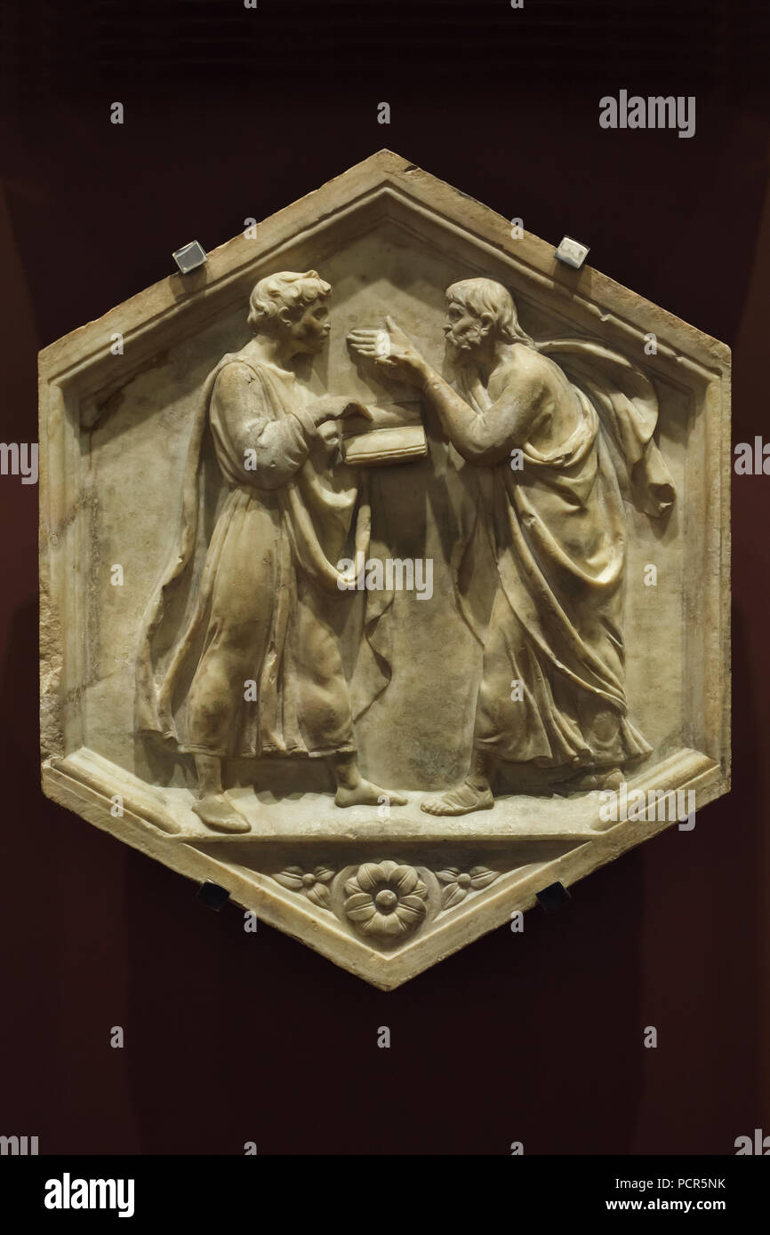 Philosophes grecs Platon et Aristote comme personnification de la dialectique décrite dans le relief hexagonal par Renaissance Italienne sculpteur Luca della Robbia (1437-1439) de l'hôtel Campanile de Giotto (Campanile de Giotto), maintenant exposée dans le Museo dell'Opera del Duomo (Musée de l'Œuvre de la cathédrale de Florence) à Florence, Toscane, Italie. Banque D'Images