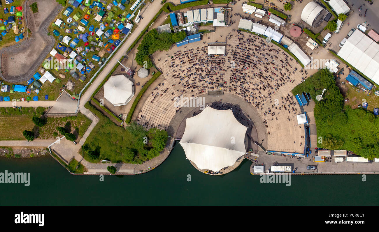 Rock Hard Festival 2015 Amphitheatre Gelsenkirchen suis Rhein-Herne-Kanal, fête de la musique, des tentes, des fans de rock open air festival, concert de rock, Gelsenkirchen, Ruhr, Rhénanie du Nord-Westphalie, Allemagne Banque D'Images