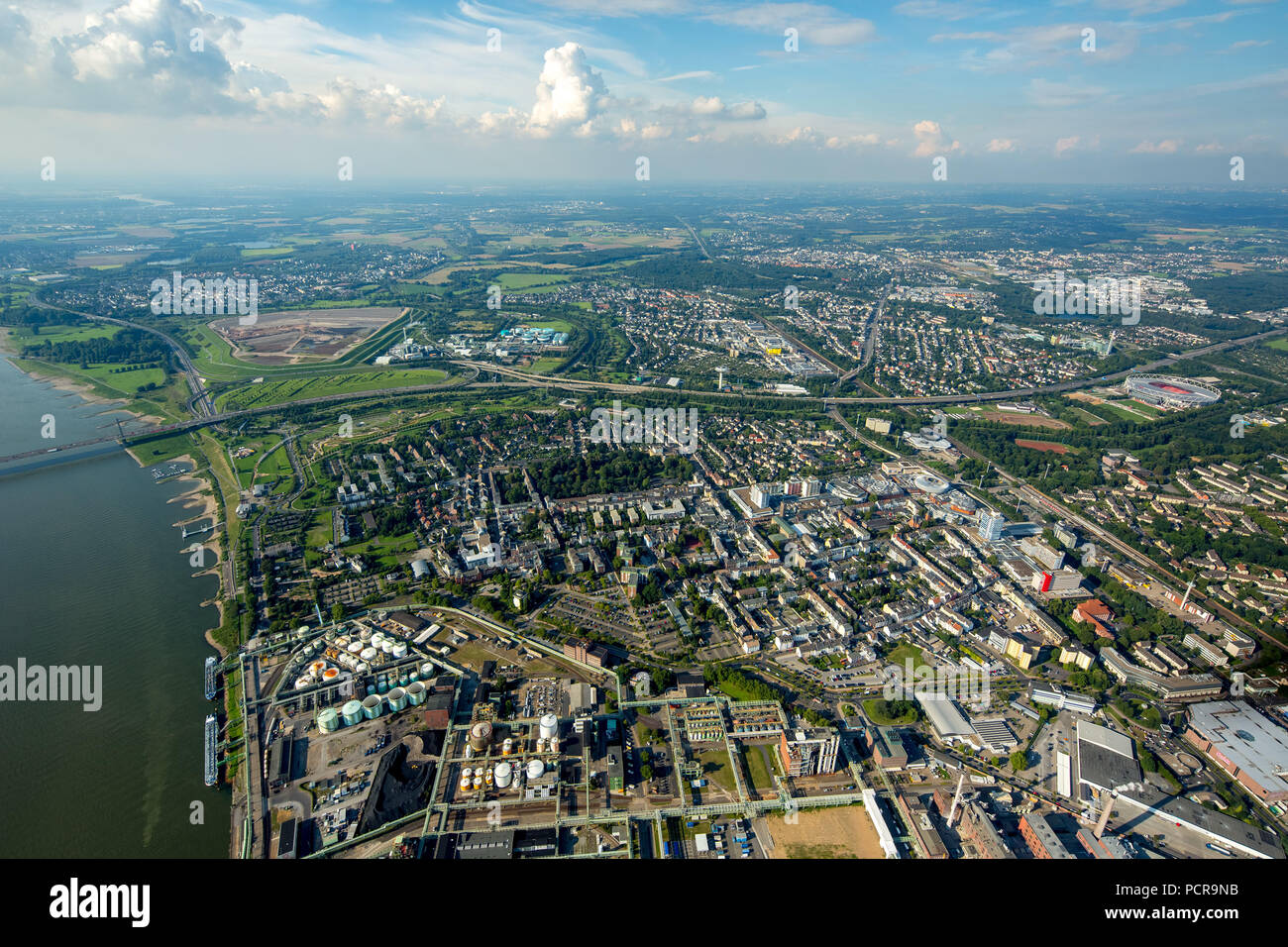 La section d'autoroute entre l'échangeur de l'autoroute et Leverkusen pont sur le Rhin de l'A1, Rhénanie, Leverkusen, Rhénanie du Nord-Westphalie, Allemagne Banque D'Images