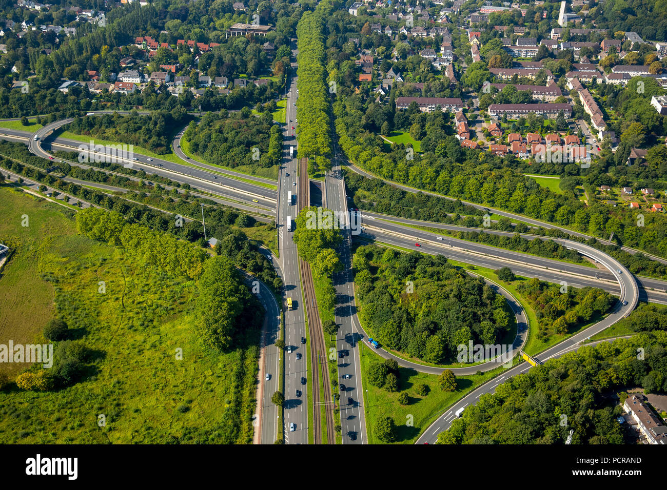 Intersection affaires Stadtkrone os dans lequel se trouvent A40 et B236, autoroute, autoroute, Westfalendamm, B1, Ruhrschnellweg, Dortmund, Ruhr, Rhénanie du Nord-Westphalie, Allemagne Banque D'Images