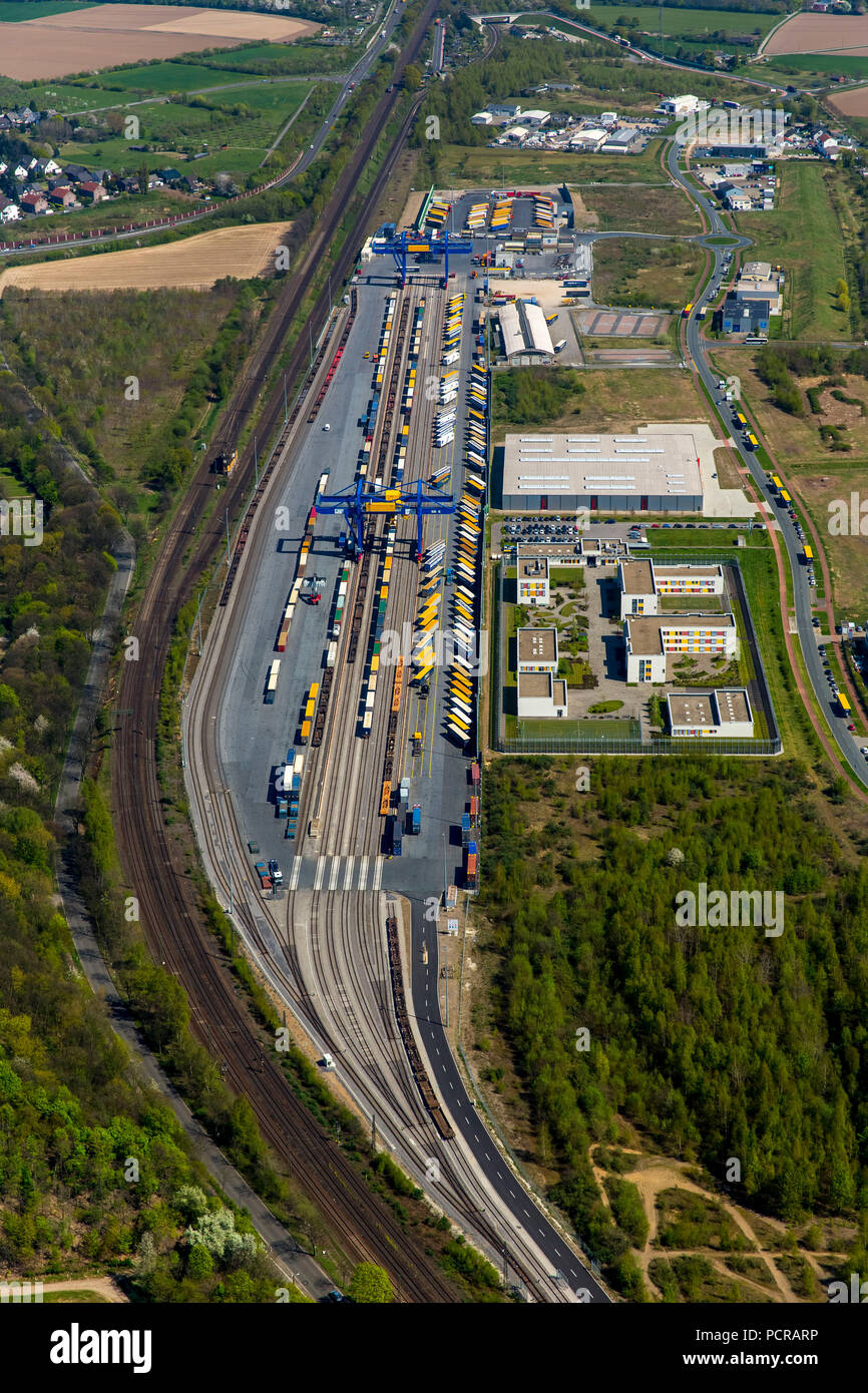 Logport avec les terminaux de conteneurs avec la nouvelle grue de levage Budberg Duisburg Friemersheim, Duisburg, Ruhr, Duisburg-West, Rhénanie du Nord-Westphalie, Allemagne Banque D'Images