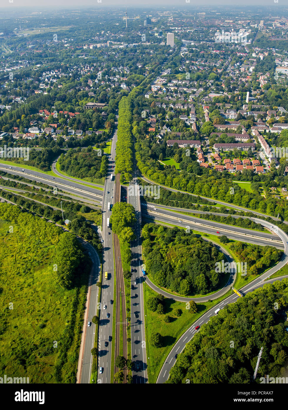 Intersection affaires Stadtkrone os dans lequel se trouvent A40 et B236, autoroute, autoroute, Westfalendamm, B1, Ruhrschnellweg, Dortmund, Ruhr, Rhénanie du Nord-Westphalie, Allemagne Banque D'Images