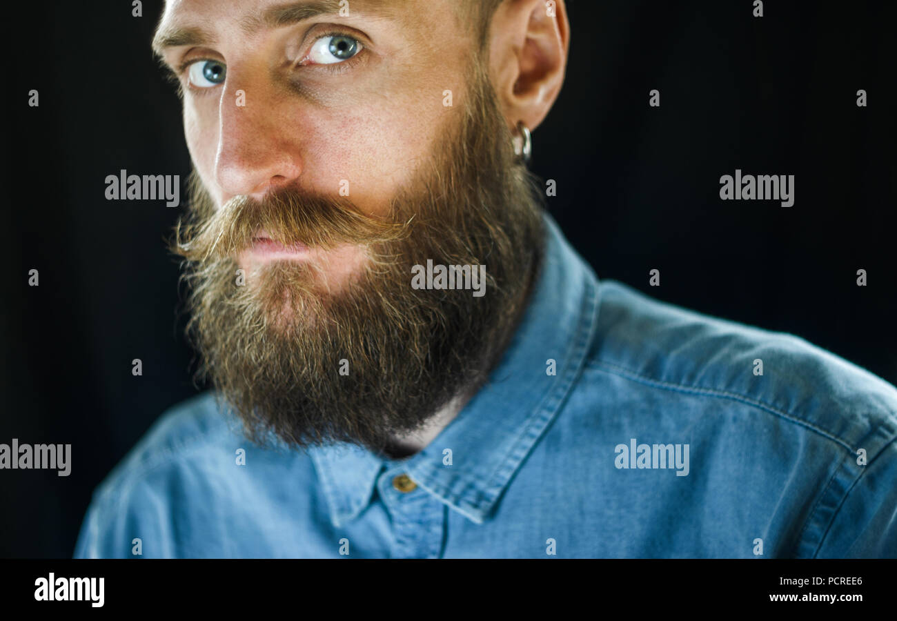 Piercing Glance Banque D Image Et Photos Alamy